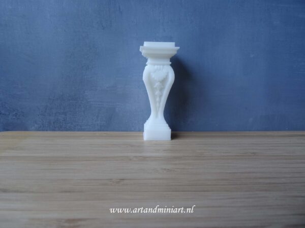 zuil, pilaar, decoratief, art, artdeco, resin, wit, bust , bloemen, planten, vaas