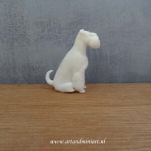 hond, rashond, schnauzer,dwergschnauzer, resin, poppenhuis, miniatuur