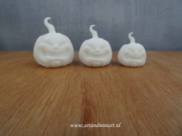 halloween, pompoen, creepy, zelf schilderen, poppenhuis, miniatuur, 1:12 , modelbouw,