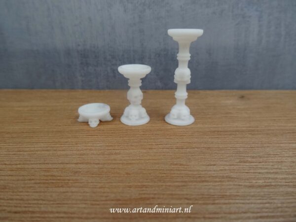 kandelaar, skull , licht, kaars, epoxy, versiering, poppenhuis, miniatuur, 1:12 ,modelbouw, doodshoofd