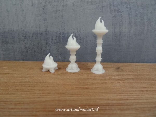 kandelaar, skull, doodshoofd, schedel, licht, kerst, poppenhuis, miniatuur, modelbouw, epoxy, wit,