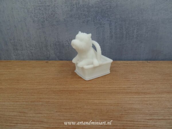 hond, decoratie, miniatuur, 1 : 12 , geen gips, resin, hondenmand, zelf schilderen