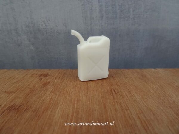 jerrycan, olie, petroleum benzine, opslag, poppenhuis, garage, miniaturen,