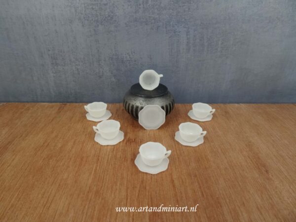 kop, schotel , thee, koffie, servies, serviesgoed, poppenhuis, miniaturen resin,