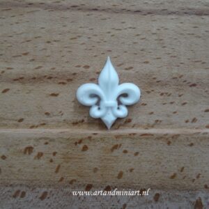 ornament, franse lelie, poppenhuis, versiering, sieraden , miniaturen, mixed media epoxy