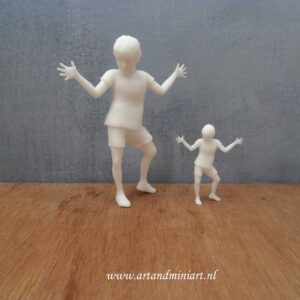 jongen, man, jongeman, dansen 1:12 , 1:24, poppenhuis, miniaturen, resin, 3d print, modern, poppenhuispo