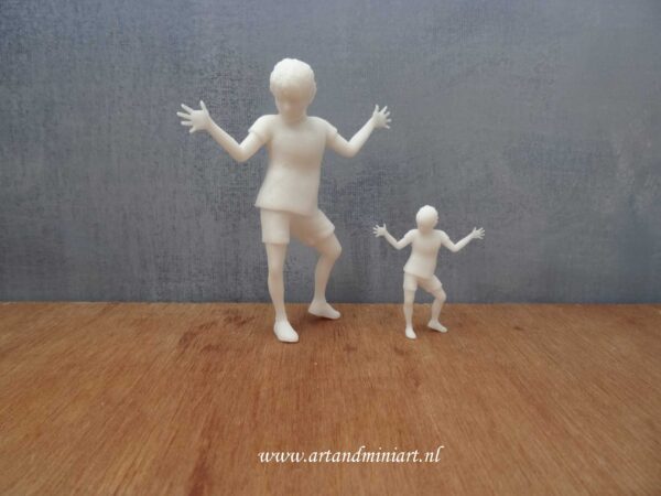 jongen, man, jongeman, dansen 1:12 , 1:24, poppenhuis, miniaturen, resin, 3d print, modern, poppenhuispo