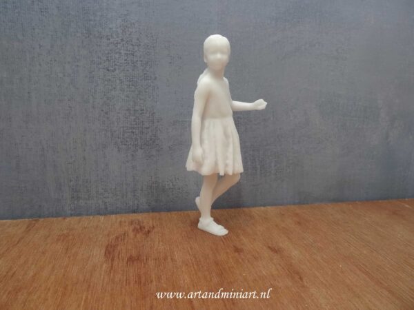 meisje, poppenhuispop, poppenhuis, miniaturen, resin, 3d print,