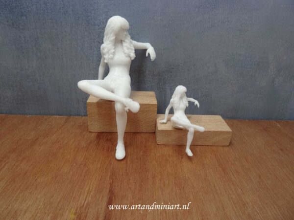 vrouw, zittend relax, poppenhuis, miniaturen, resin, 3d print, jongedame