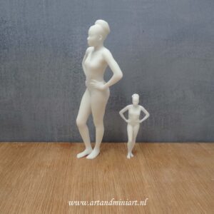 vrouw, badpak, gympak, poppenhuis, miniaturen, resin, 3d print, poppenhuispop, 1:12, 1:24,