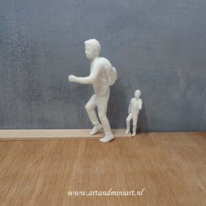 jongen, rugzak, miniaturen, resin, 3d print, 1:12, 1:24,