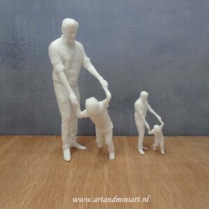 vader en zoon, vader en kind, poppenhuispop, modern, miniaturen, resin, 3d print, 1:12, 1:24