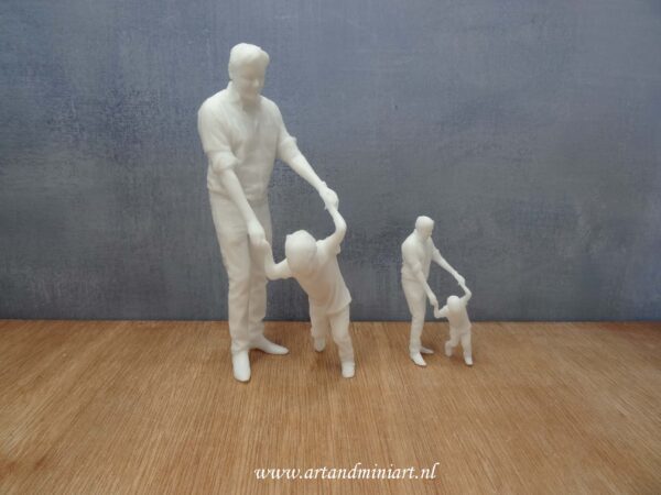 vader en zoon, vader en kind, poppenhuispop, modern, miniaturen, resin, 3d print, 1:12, 1:24