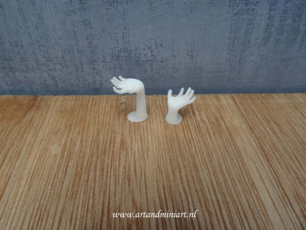 sieradenhouder, mode, sierradenmannequin, poppenhuis, miniaturen, resin, 3d print, 1:12 , 1:24